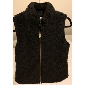 Old Navy Sherpa Vest in black with gold zipper